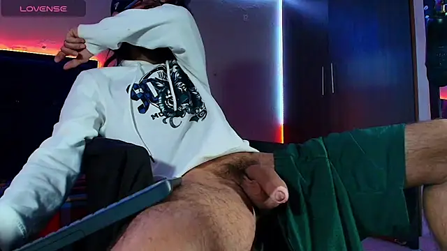 Snapshot of kuzzcoo chatting on 02/17/26, 12:13 kuzzcoo online show from 02/17/26, 12:13