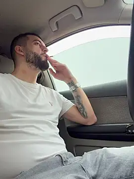 ElChapoGuzman95 online show from 12/23/25, 07:29