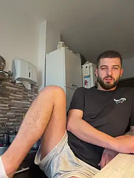 ElChapoGuzman95 online show from 11/25/25, 06:47