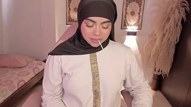 shayla 18 online show from 04/20/26, 07:59