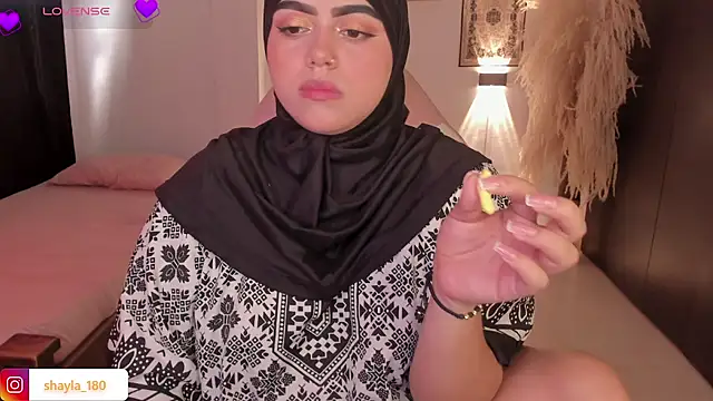 shayla 18 online show from 11/22/25, 07:35