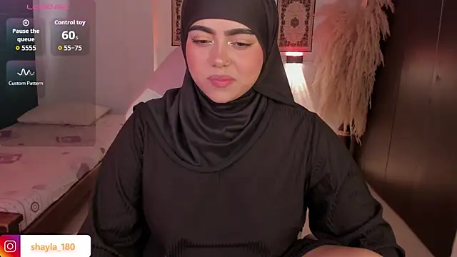 Snapshot of shayla_18 chatting on 12/22/25, 08:31 shayla 18 online show from 12/22/25, 08:31