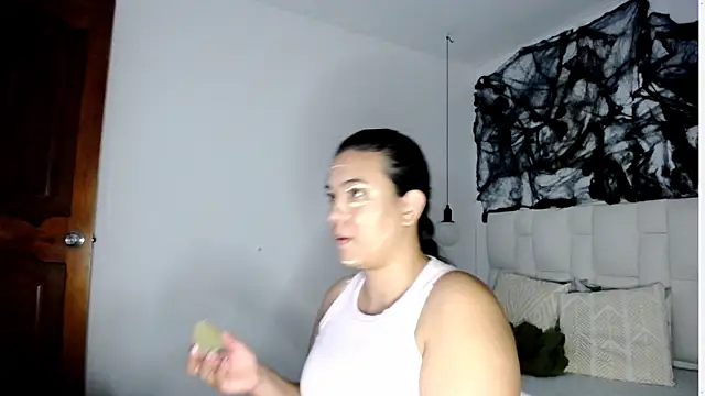 tiffany  pink online show from 10/13/25, 08:32