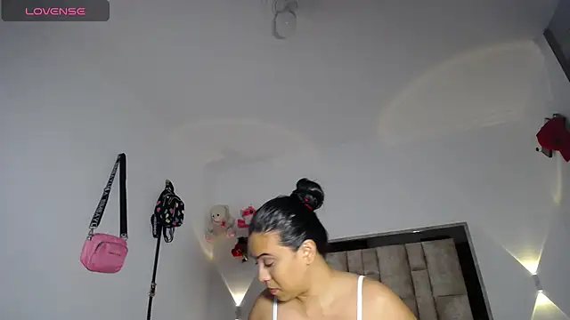 tiffany  pink online show from 11/27/25, 09:26