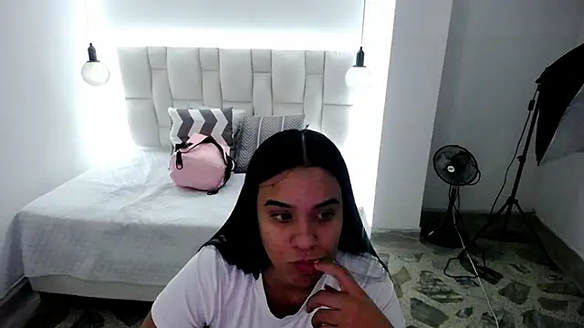 tiffany  pink online show from 03/18/25, 08:48