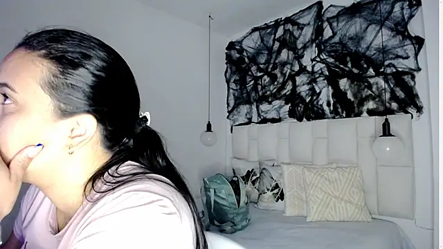 tiffany  pink online show from 10/12/25, 07:59