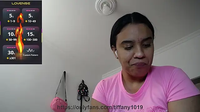 Snapshot of tiffany__pink chatting on 04/01/26, 07:44 tiffany pink online show from 04/01/26, 07:44