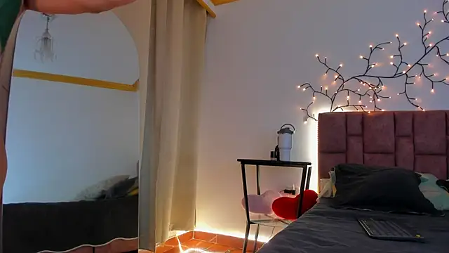 SunnyLeonz online show from 05/24/26, 08:53