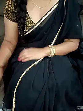 Snapshot of Mounika25 chatting on 10/16/25, 05:32 Mounika25 online show from 10/16/25, 05:32