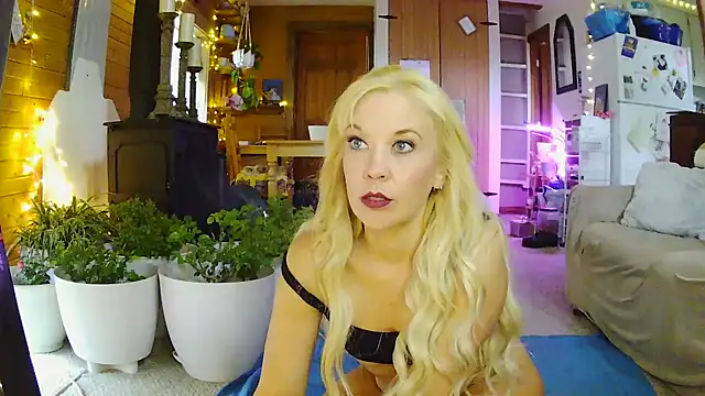 lyra rose online show from 04/16/26, 10:45