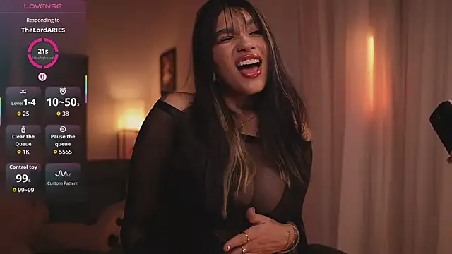 HannahW  online show from 12/20/25, 12:02