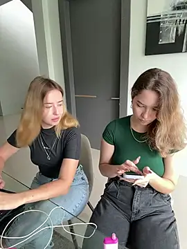 Snapshot of Nura_n_Sarah chatting on 01/27/25, 05:14 Nura n Sarah online show from 01/27/25, 05:14