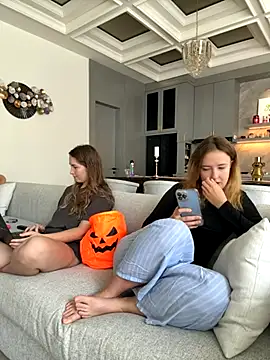 Nura n Sarah online show from 10/30/25, 02:32