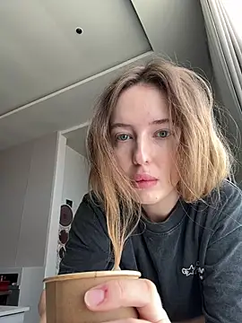 Nura n Sarah online show from 04/17/26, 05:10