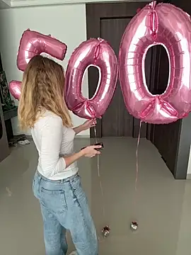 Nura n Sarah online show from 04/04/26, 05:36