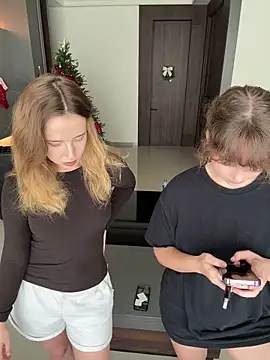 Snapshot of Nura_n_Sarah chatting on 02/05/26, 05:14 Nura n Sarah online show from 02/05/26, 05:14