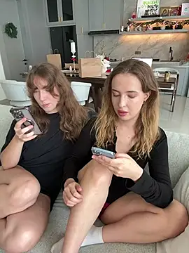 Snapshot of Nura_n_Sarah chatting on 02/14/26, 04:23 Nura n Sarah online show from 02/14/26, 04:23