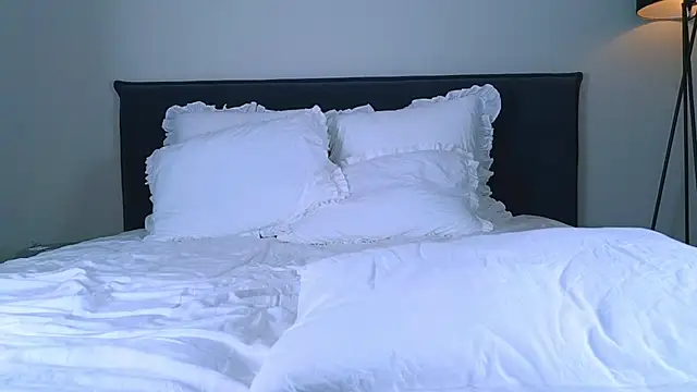 NicoleMarani online show from 09/17/25, 03:52