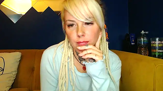 Snapshot of pixiedreadx chatting on 10/20/25, 10:54 pixiedreadx online show from 10/20/25, 10:54