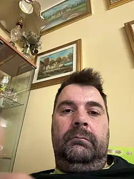 Snapshot of h4cAlex chatting on 11/13/25, 06:01 h4cAlex online show from 11/13/25, 06:01