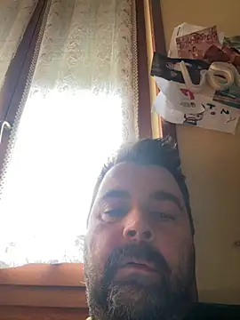 Snapshot of h4cAlex chatting on 11/26/25, 01:22 h4cAlex online show from 11/26/25, 01:22