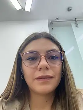 Snapshot of alicee16 chatting on 03/09/25, 04:00 alicee16 online show from 03/09/25, 04:00
