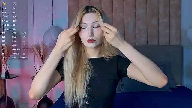 CarolReeves online show from 11/18/25, 06:17