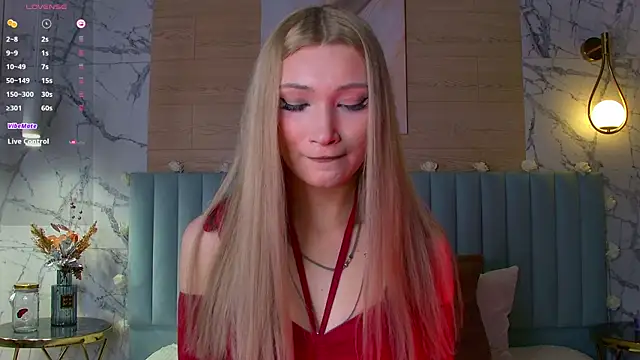 Snapshot of CarolReeves chatting on 03/13/25, 06:05 CarolReeves online show from 03/13/25, 06:05