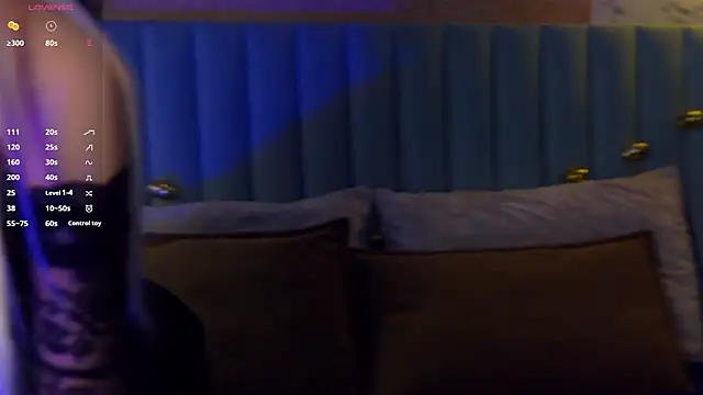 CarolReeves online show from 10/31/25, 06:21