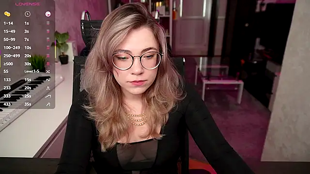 Snapshot of RemyCute chatting on 10/04/25, 12:07 RemyCute online show from 10/04/25, 12:07