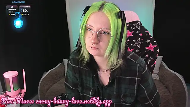 EmmyBunny online show from 11/17/25, 05:17