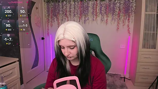 EmmyBunny online show from 04/21/26, 02:56