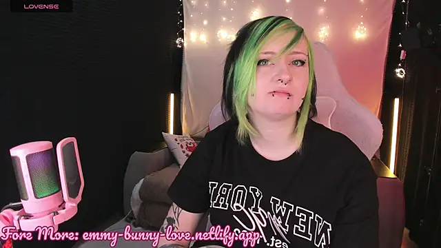 EmmyBunny online show from 10/26/25, 02:50