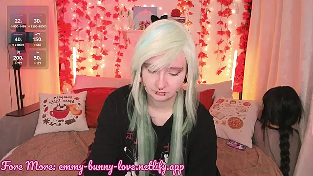 Snapshot of EmmyBunny chatting on 09/22/25, 03:29 EmmyBunny online show from 09/22/25, 03:29