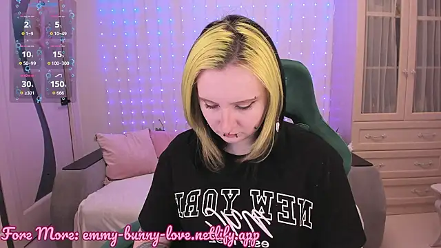 EmmyBunny online show from 02/05/26, 02:24