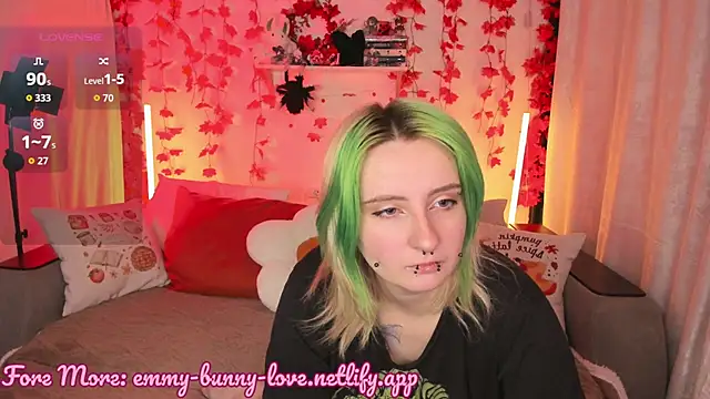 Snapshot of EmmyBunny chatting on 09/28/25, 03:19 EmmyBunny online show from 09/28/25, 03:19