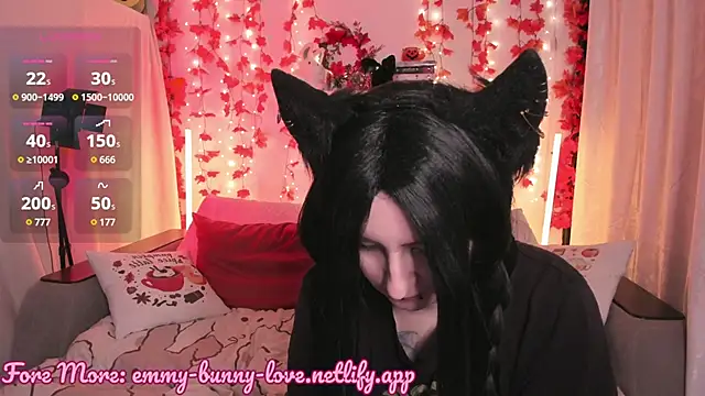 Snapshot of EmmyBunny chatting on 09/25/25, 06:03 EmmyBunny online show from 09/25/25, 06:03