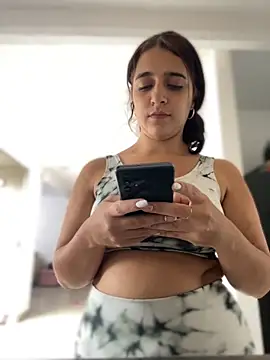 Alicia Ruiz online show from 10/30/25, 07:11