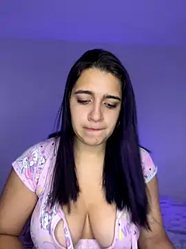 Alicia Ruiz online show from 12/15/25, 10:48