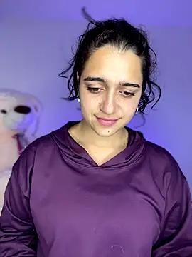 Alicia Ruiz online show from 11/05/25, 01:09