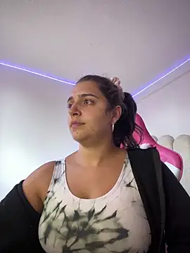 Alicia Ruiz online show from 04/17/26, 08:33