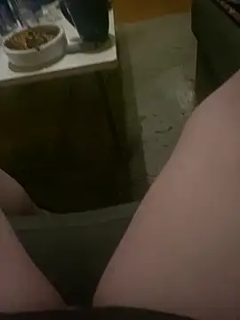 chrille82 online show from 12/22/25, 05:57