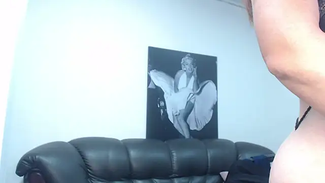 camilleDiaz16 online show from 11/16/25, 09:30