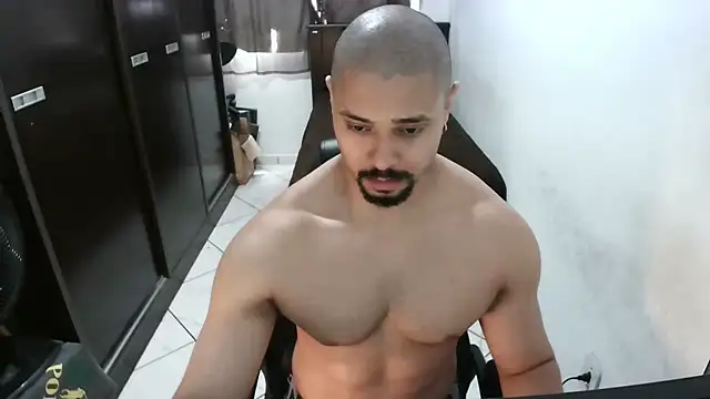 Snapshot of Brian_Aries chatting on 10/20/25, 03:23 Brian Aries online show from 10/20/25, 03:23