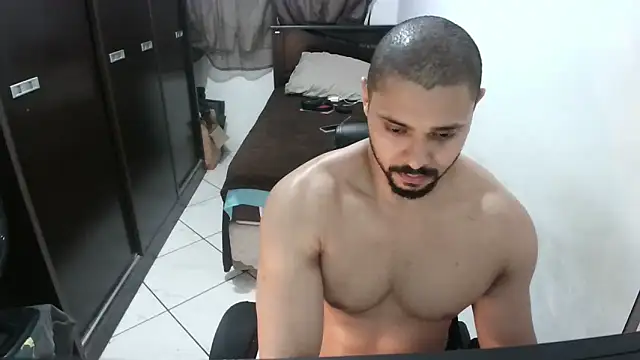 Snapshot of Brian_Aries chatting on 11/04/25, 04:05 Brian Aries online show from 11/04/25, 04:05