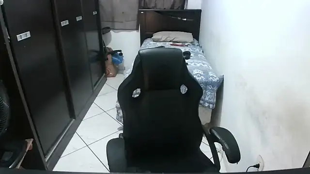 Snapshot of Brian_Aries chatting on 02/24/26, 04:13 Brian Aries online show from 02/24/26, 04:13