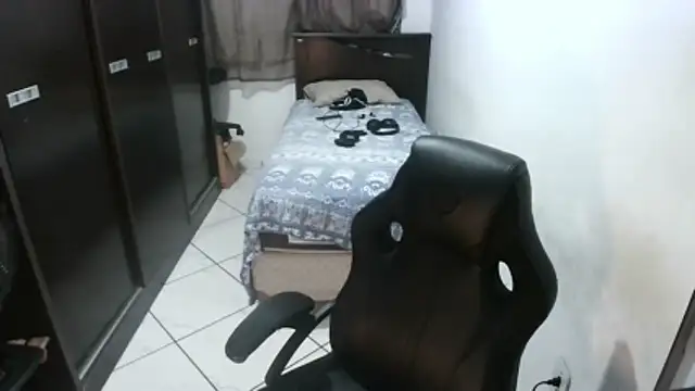 Snapshot of Brian_Aries chatting on 01/13/26, 04:38 Brian Aries online show from 01/13/26, 04:38