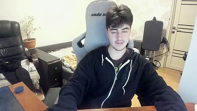 Knuckles17 online show from 11/28/25, 01:06