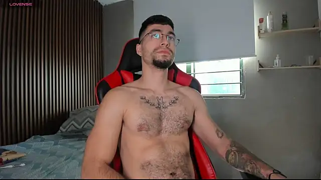 Snapshot of lil_faker420 chatting on 12/21/25, 07:04 lil faker420 online show from 12/21/25, 07:04