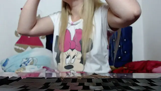 69liamilk69 online show from 11/13/25, 04:49